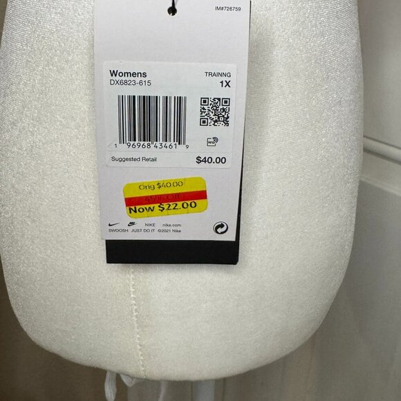 Nike Women's Swoosh Plus Size Support Padded Sports Bra - Picture 3 of 3